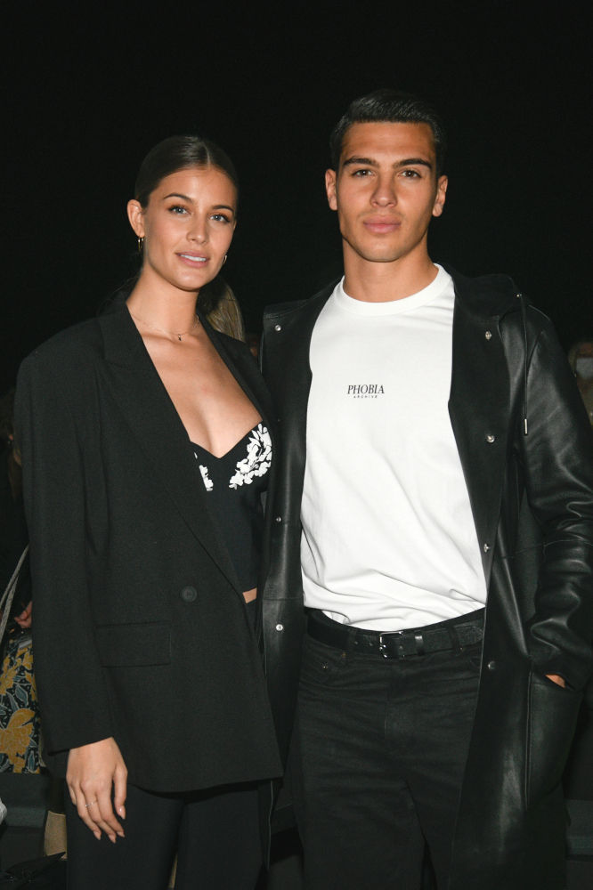 La modelo Desirée Cordero y su novio Atila Escolano en el desfile de Malné