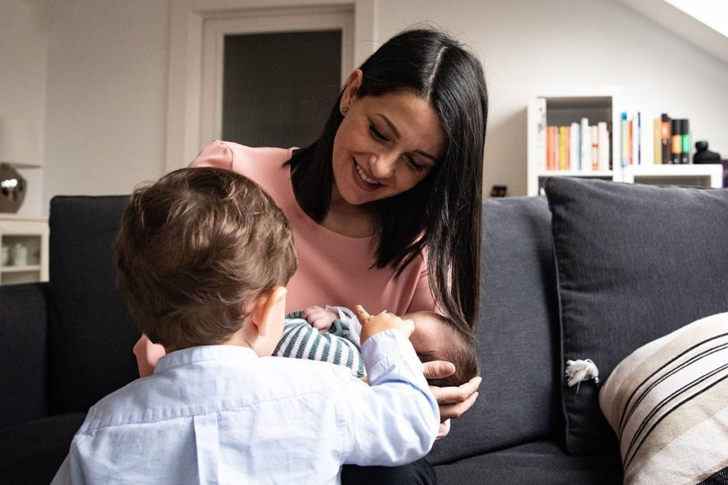Inés Arrimadas ha compartido la primera imagen de sus dos hijos, Álex y Marc, juntos