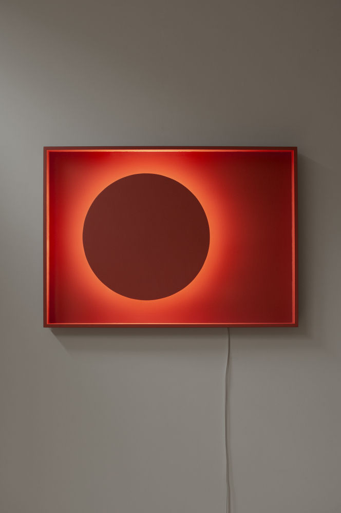 Quadro de Álvaro Goula y Pablo Figuera para Gofi. No lo definen como lámpara, ni tampoco cuadro, sino como objeto ornamental de día y luminoso de noche, para crear atmósfera