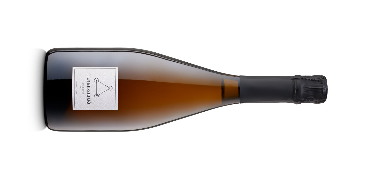 Menaixatruá 2021. DO Cava elaborado por Ignasi Seguí de Vinyes Singulars en colaboración con el propietario de la bodega Oriol Rossell, Toni Rossell, y su enólogo Salvi Moliner. Xarel•lo con una segunda fermentación en botella en la que se utilizó el mismo mosto del vino (congelado hasta el momento del tiraje). Joven y redondo. 18 euros