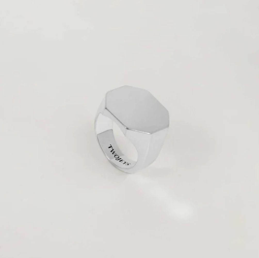 Anillo tipo sello de Twojeys por 49,95 euros