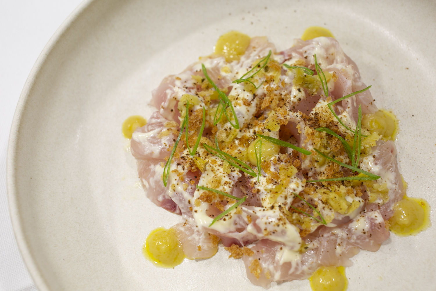 Corvina de playa aderezada con los sabores de una Gilda