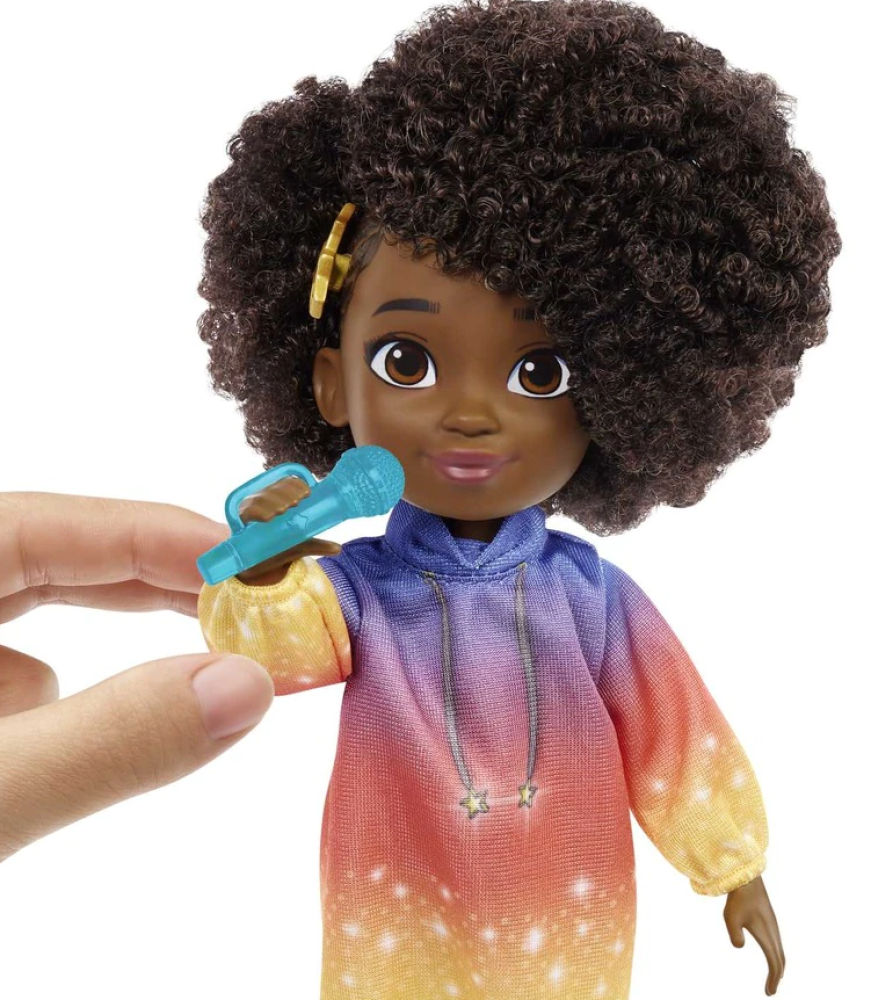 Mattel ha lanzado unas muñecas basadas en los personajes de la serie de animación de Netflix 'El mundo de Karma', una línea que apuesta por la diversidad destinada a niñas y niños muy actuales, interesados/as en la música urbana, con un punto artístico y creativo.