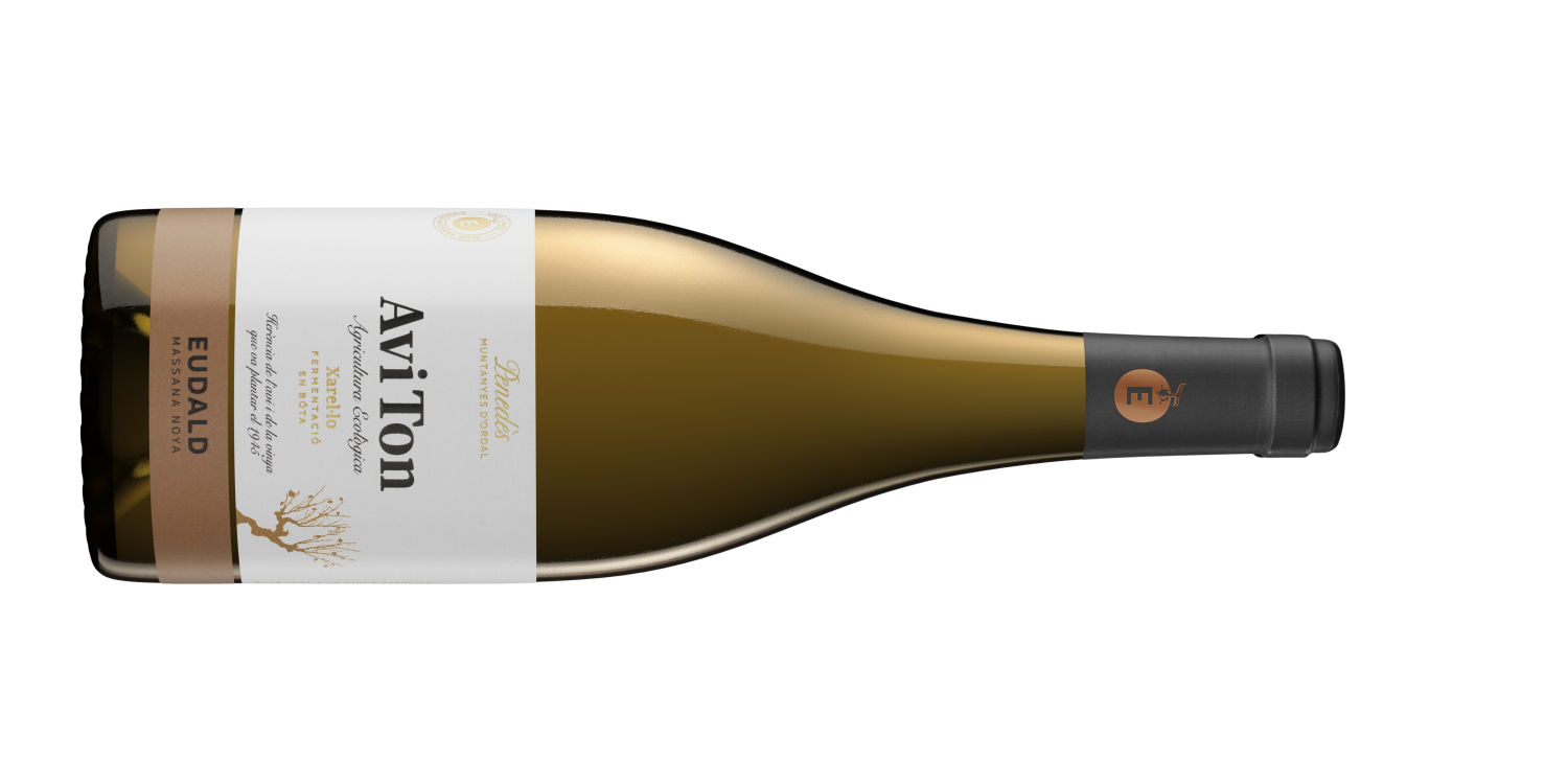 Avi Ton, de Eudald Massana i Noya. DO Penedès. Variedades: xarel•lo. Terruño: Viñas propias de agricultura ecológica situadas en Subirats. La uva proviene de cepas de muy poca producción. Edad de la viña: 1945. Vinificación: La fermentación acaba en barricas nuevas de castaño, con crianza durante 3 meses en contacto con sus propias lías. PVP: 25 €.