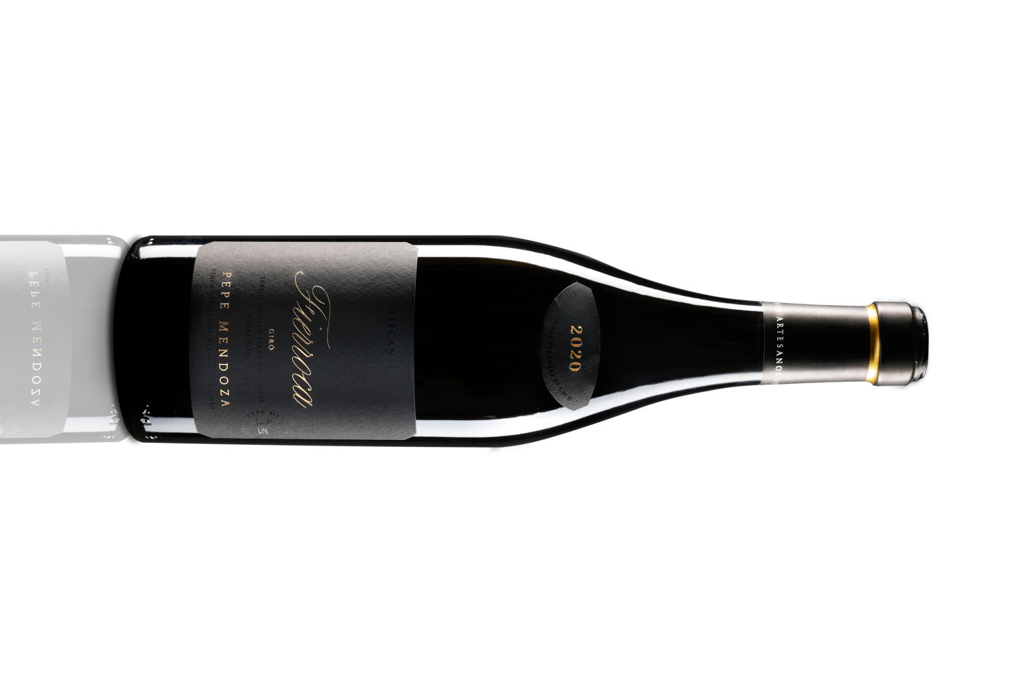 Fierroca 2020 de Pepe Mendoza DO ALICANTE 65 euros: 100% giró alicantino de Abargues, plantado en vaso hace 75 años. Complejidad en un muy buen vino con fruta madura y notas de hierbas aromáticas de monte bajo y mineralidad (toques férricos). Con potencial de guarda. Un vino muy auténtico.