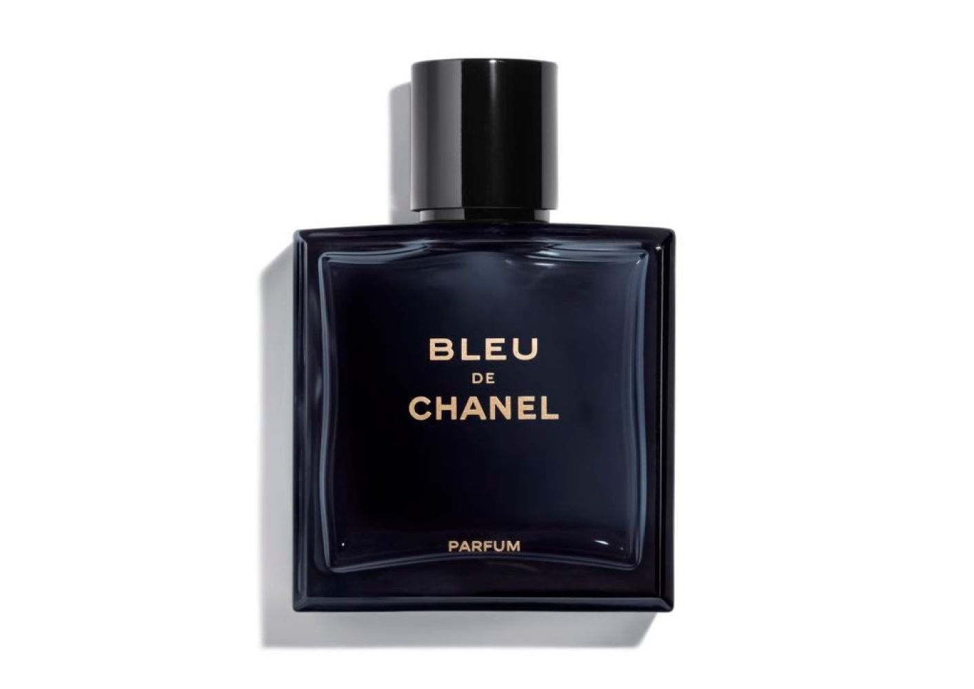 Flores: Lavanda y geranio
La fidelidad. Quizás es por su elegancia innata, pero esta fragancia aromática e intensamente amaderada, con una versión muy cremosa del sándalo, es de las que no se olvidan. Intensa, claro. Bleu de Chanel Parfum, 145 euros