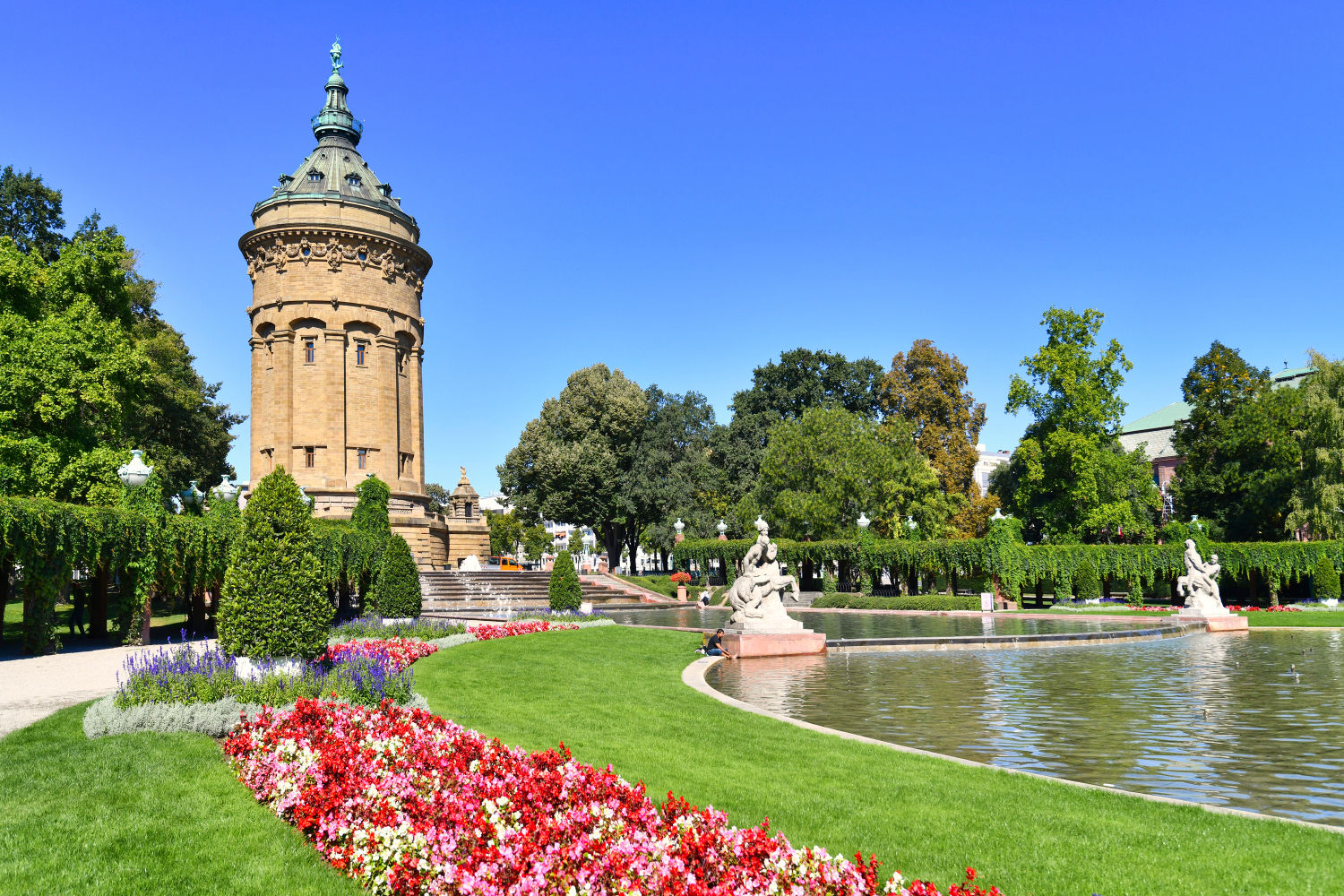 MANNHEIM (Alemania). La ciudad de las plazas ofrece al visitante numerosos tesoros arquitectónicos. Situada en el corazón de la región metropolitana de Rhine-Neckar, destaca por su oferta cultural, los festivales y galerías de arte que incluyen el grafiti