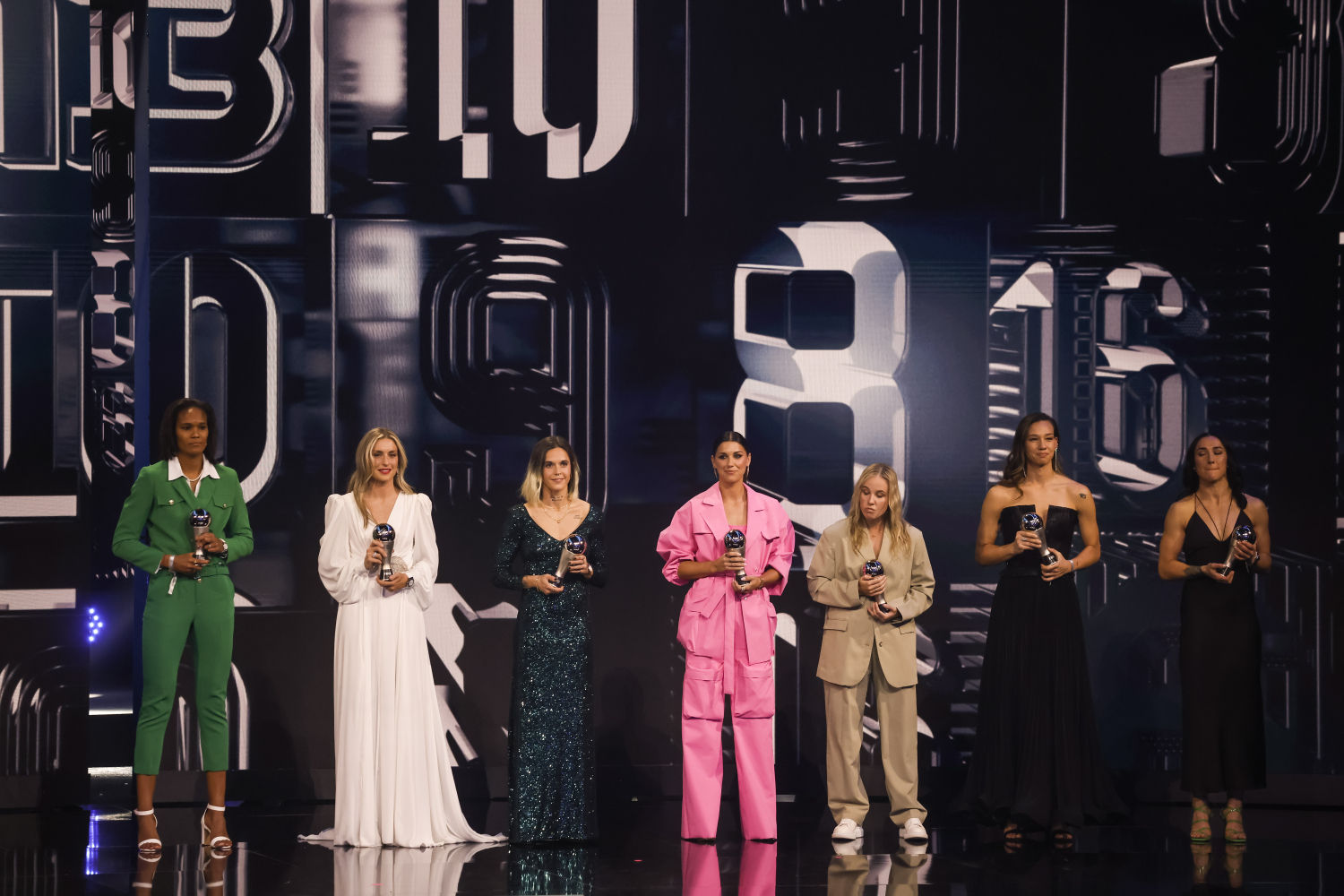 Paris (France), 27/02/2023.- (L-R) French soccer player Wendie Renard of Olympique Lyonnais, Spanish soccer player Alexia Putellas of FC Barcelona, Spanish soccer player Mapi Leon of FC Barcelona, US soccer player Alex Morgan of San Diego Wave, British soccer placer Beth Mead of WFC Arsenal WFC, Chilean soccer player Christiane Endler of Olympique Lyonnais and British soccer player Lucy Bronze of FC Barcelona with their FIFA FIFPRO Women's World 11 Award on stage during the The Best FIFA Football Awards 2022 ceremony in Paris, France, 27 February 2023. (Francia) EFE/EPA/YOAN VALAT