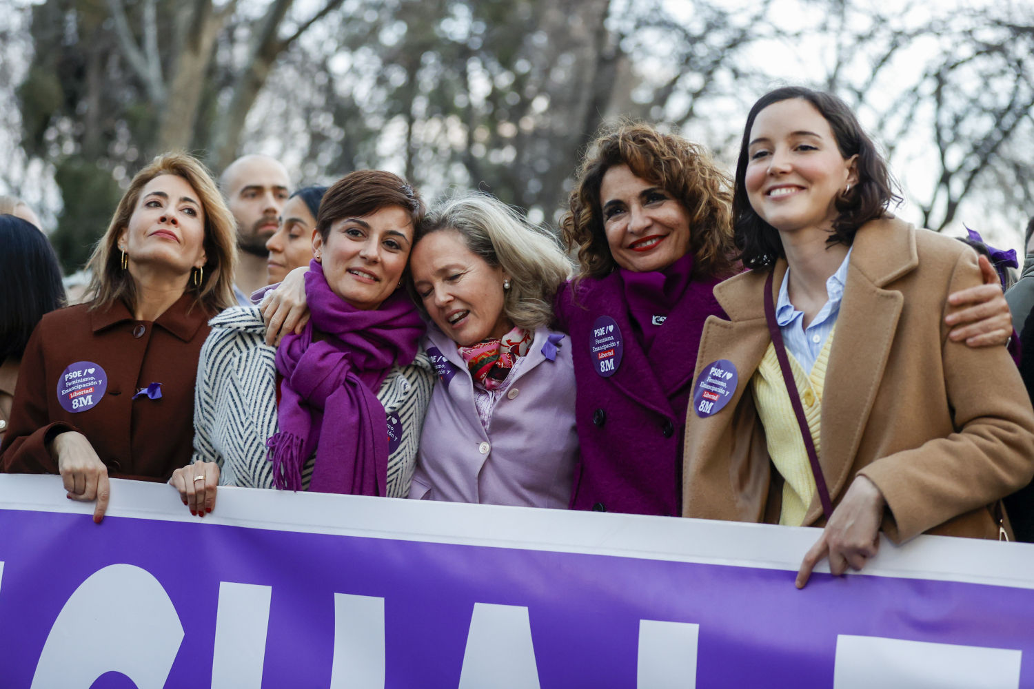 Las ministras de Transportes, Movilidad y Agenda Urbana, Raquel Sánchez (i); de Política Territorial y portavoz del Gobierno, Isabel Rodríguez (2i); de Asuntos Económicos y vicepresidenta primera, Nadia Calviño (c), y de Hacienda y Función Pública, María Jesús Montero (2d), asisten a la manifestación organizada por la Comisión 8M con motivo del Día de la Mujer, este miércoles en Madrid