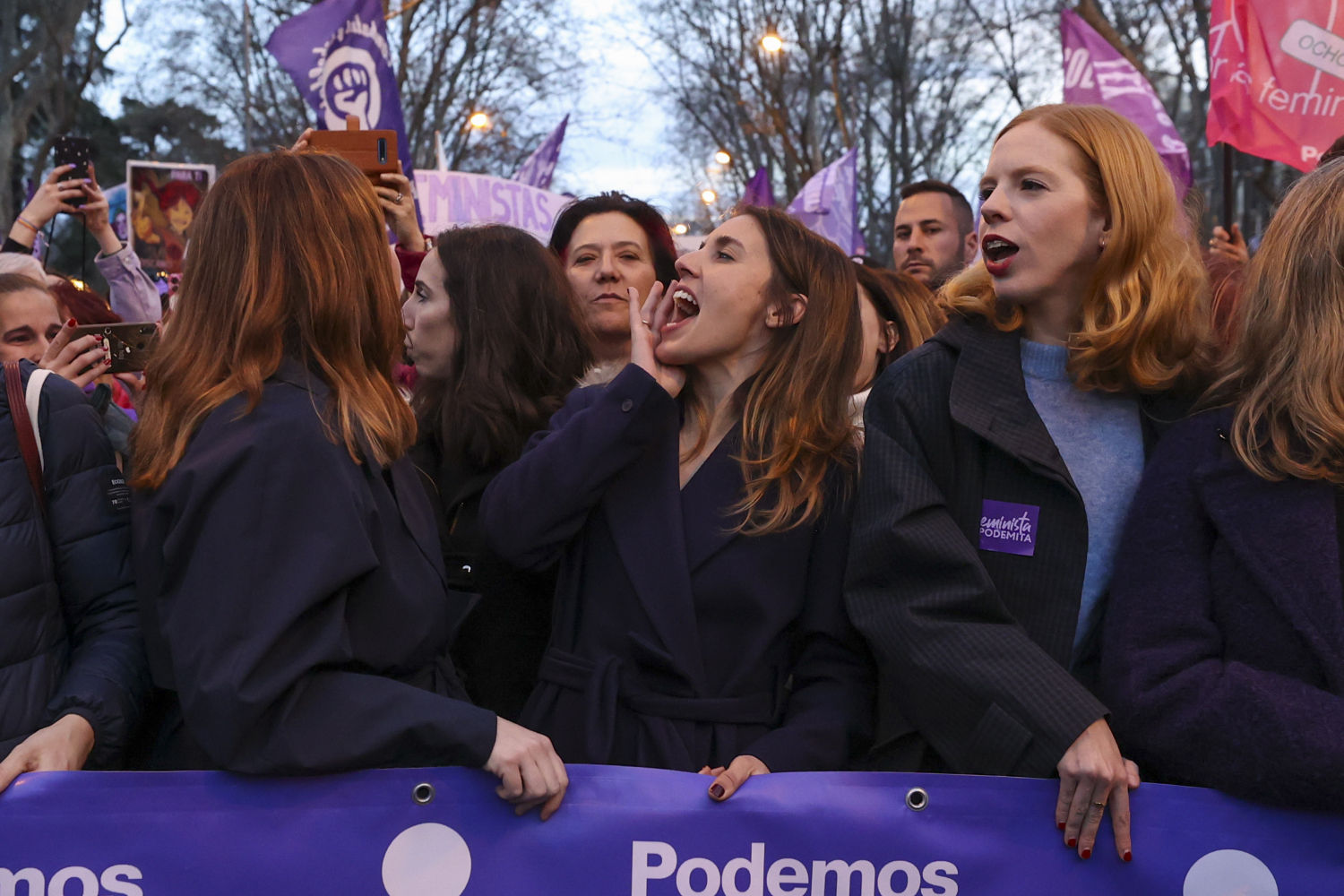 La secretaria de Estado de Igualdad, Ángela Rodríguez; la ministra de Igualdad, Irene Montero, y la secretaria de Estado para la Agenda 2030, Lilith Vestrynge, asisten a la manifestación organizada por la Comisión 8M con motivo del Día de la Mujer, este miércoles en Madrid.