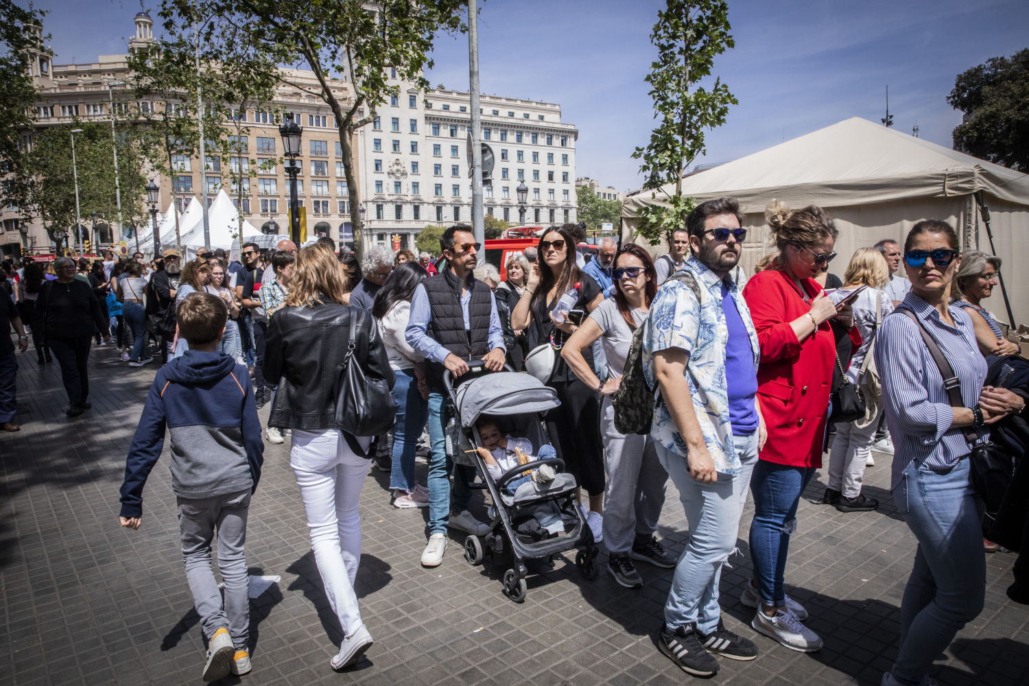 Colas para firma de libros en el Fnac de Barcelona