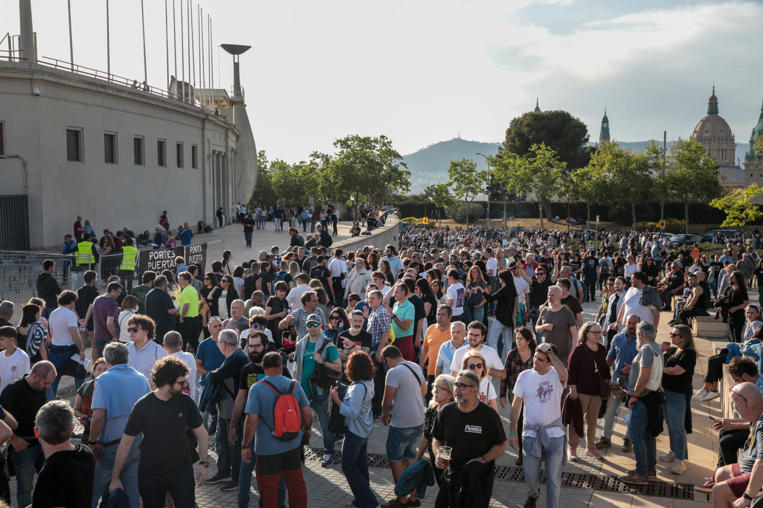 Aglomeraciones a la entrada en el estadio para ver el concierto de el 'Boss'