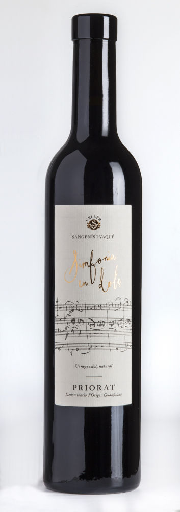 Simfonia en dolç 2007 de Sangenís i Vaqué. Elegante vino dulce natural de Porrera (DO Calificada Priorat) con 16, 5º de alcohol. Elaborado con un 90% de garnacha y cariñena, y envejecido en barrica de roble. Sin azúcares ni alcohol añadidos. Solo 800 botellas. PVP: 26 € (formato de 0,50 litros)