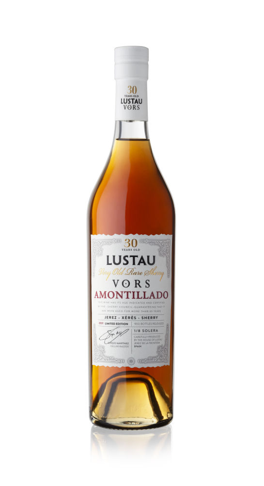 Lustau Amontillado VORS 30 años. Este premiado Jerez se presenta como “elegante, con mucho recorrido y personalidad, muy expresivo y con un final inmensamente largo”. Con toques de nobles maderas y notas salinas, de frutos secos y barnices. PVP: 49,40 € (formato de 0,50 litros).