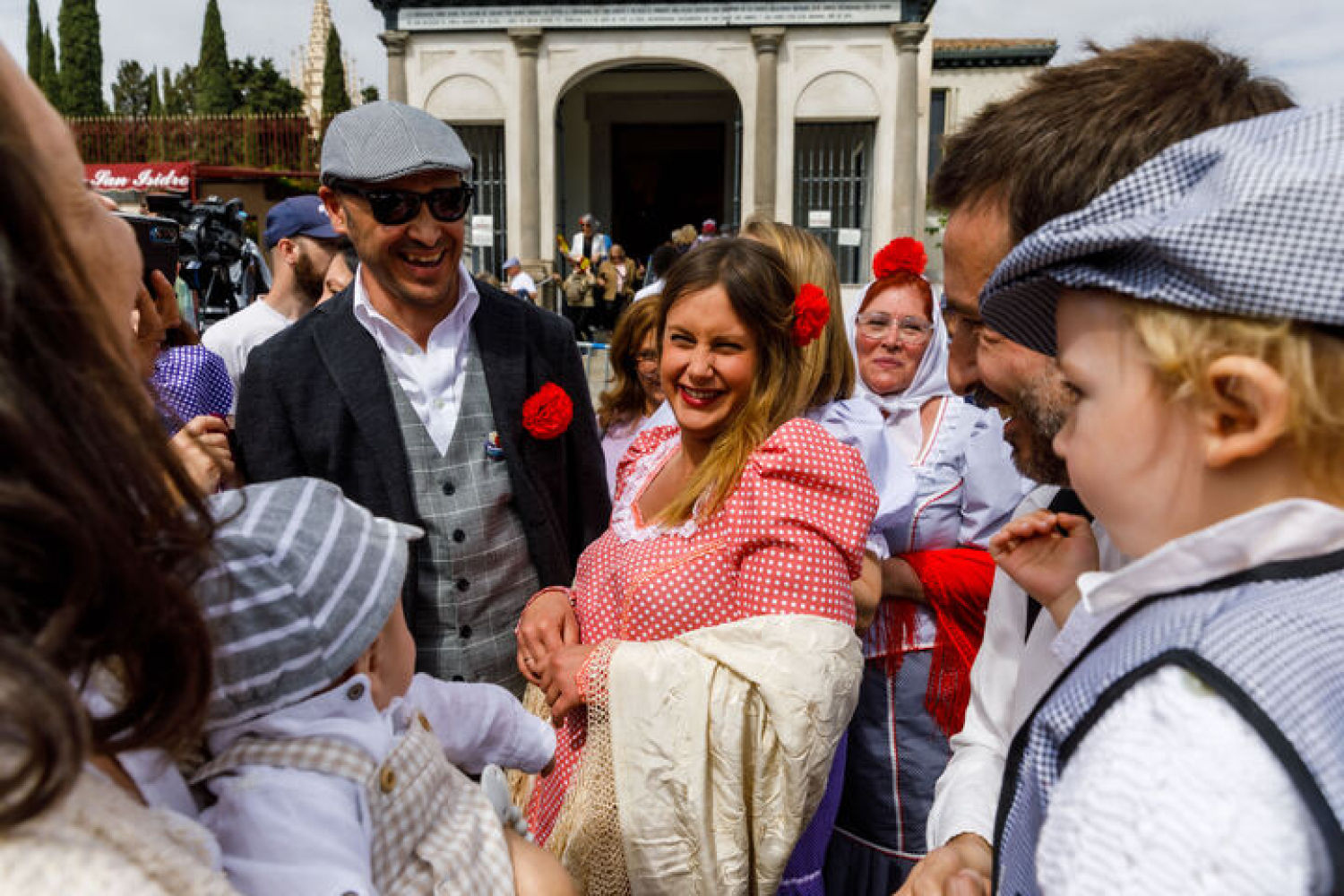 Alejandra Jacinto, diputada en la Asamblea de Madrid por Podemos y Roberto Sotomayor, candidato a la alcaldía, en la fiesta de San Isidro este lunes 15 de marzo