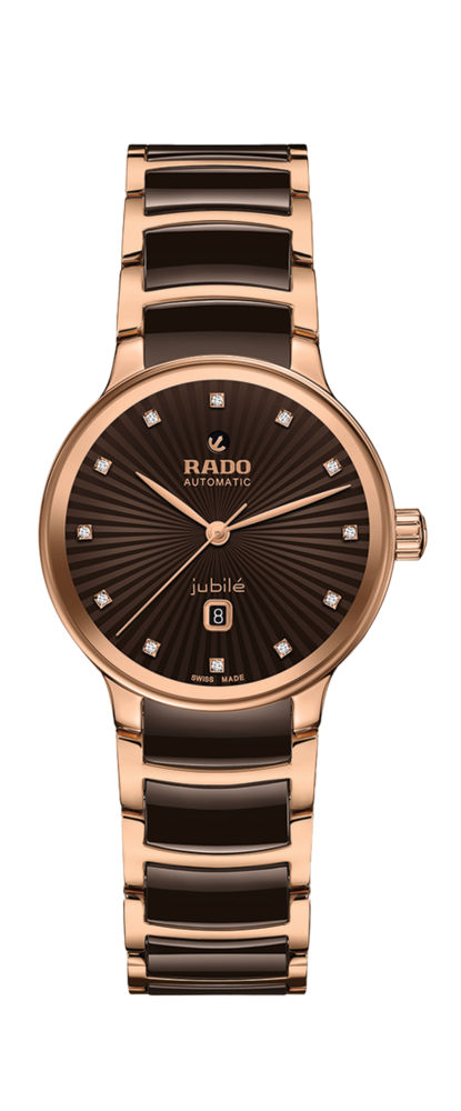 Centrix Diamonds, el reloj más femenino de Rado, presenta una nueva geometría, de líneas fluidas y con cristal de zafiro redondeado. El brazalete, estrecho y ligero, es de acero inoxidable pulido con doce diamantes engarzados en los índices