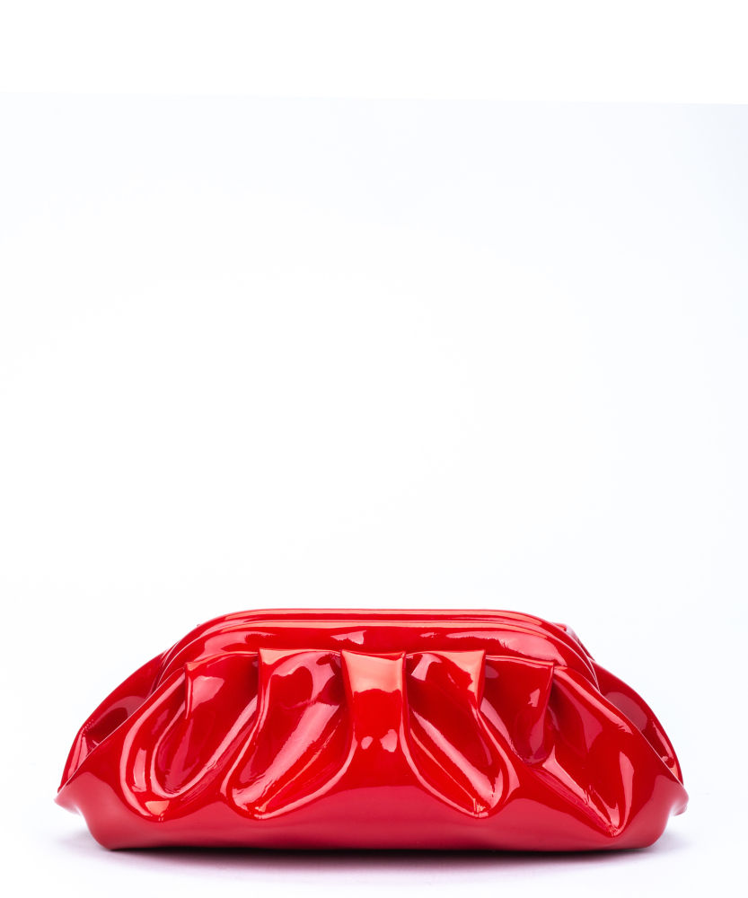 Jorge Redondo es uno de los diseñadores favoritos de 'celebrities' e 'influencers'. En su colección Martinelli x Redondo Brand se inspira en la legendaria figura de Lola Flores para crear zapatos de fiesta y un bolso clutch en un intenso charol rojo o metalizado dorado