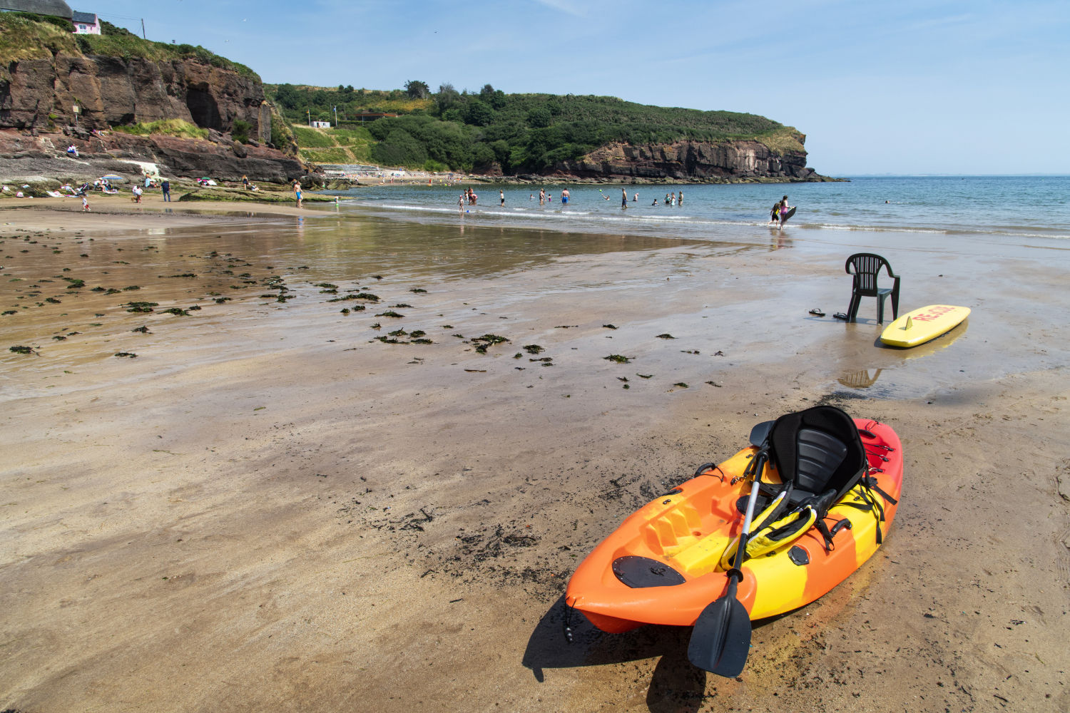 DUNMORE EAST (Waterford). Ideal para tomar el sol y bañarse en sus aguas cristalinas, permite prácticas como el kayak y la vela. En el ancestral este de Irlanda, la belleza y la tradición se fusionan convirtiendo la zona en una visita imprescindible para quienes viajan al país