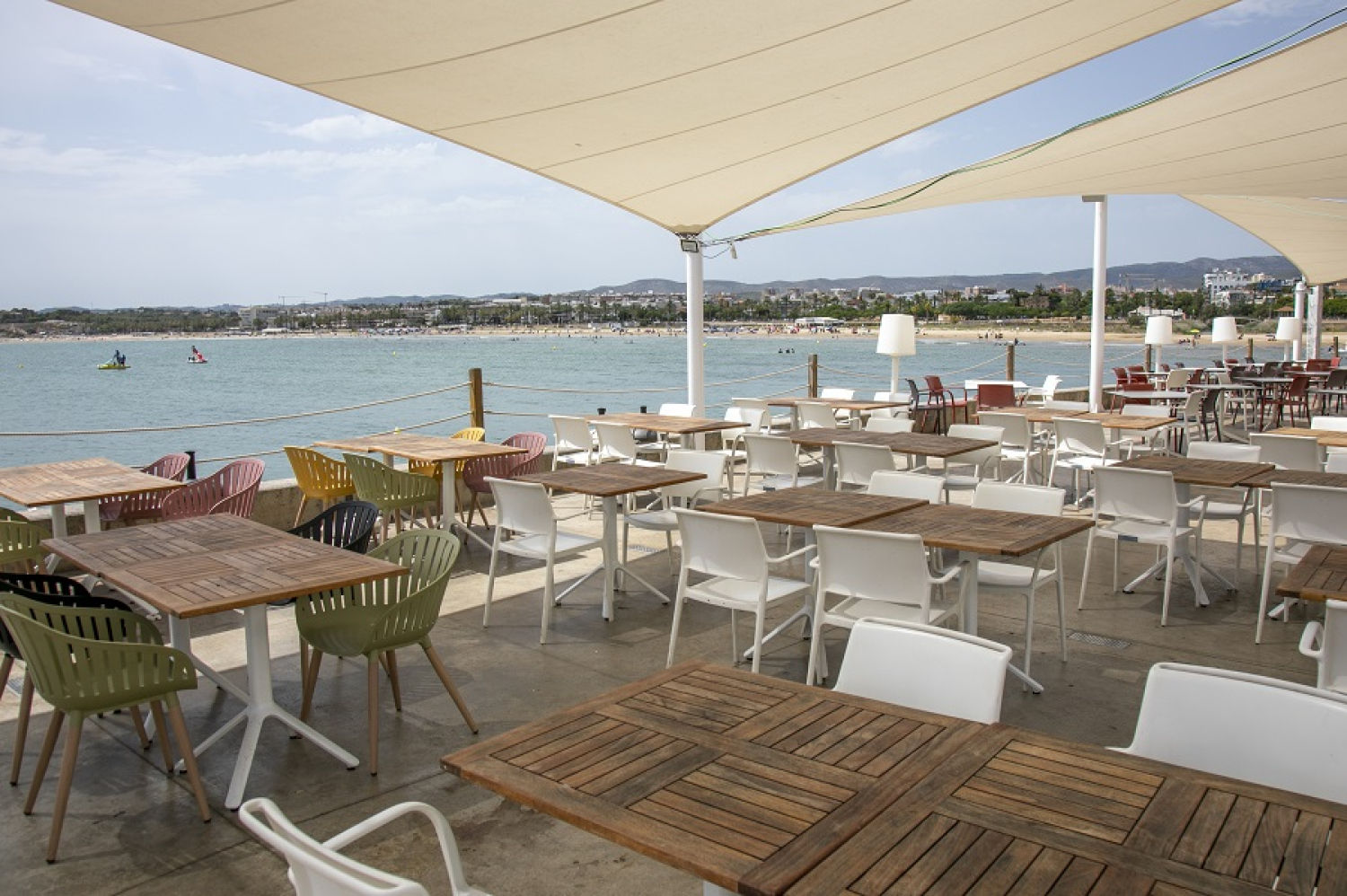 Máxima expectación en Vilanova i la Geltrú para disfrutar de los barcos más rápidos de la historia