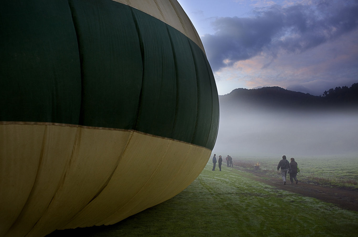 Una de las experiencias que tardarás tiempo en olvidar es la de un paseo en globo surcando los cielos de la comarca de la Garrotxa. La empresa que los ofrece es Vol de colomns