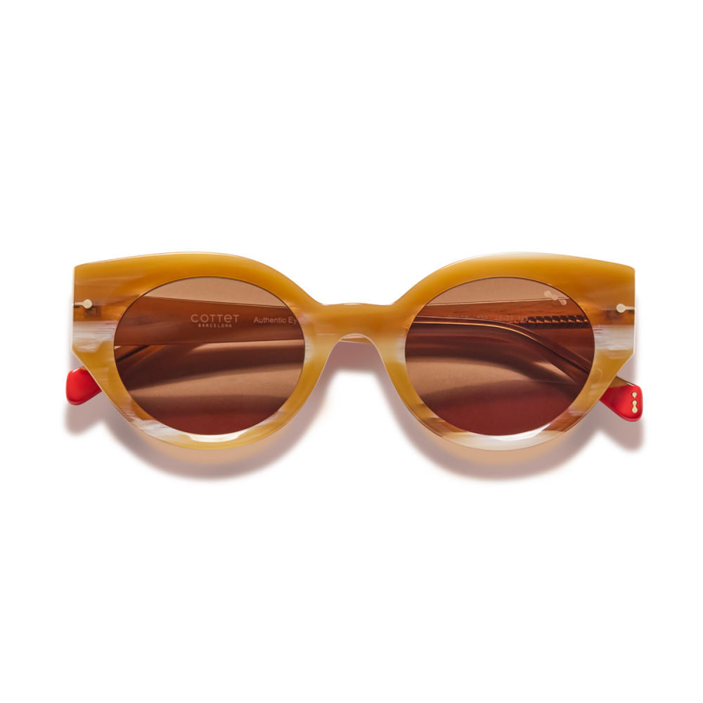 De la calle Mandri, pasando por Balmes hasta llegar a Marina, las arterias de Barcelona inspiran la última línea de gafas de sol de la óptica Cottet. Las de la imagen evocan a la ajetreada calle Tuset