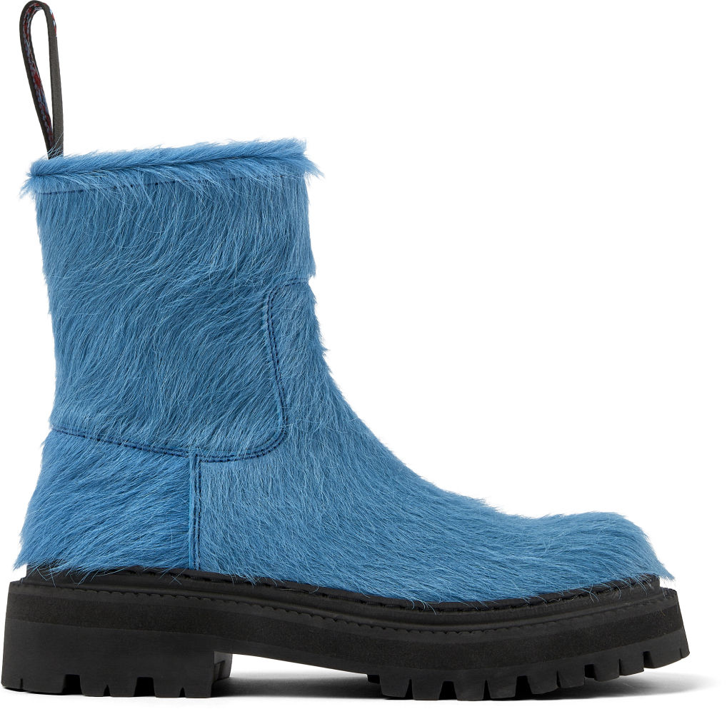 Una nueva colección de calzado de pelo sintético en tonos llamativos llega a Camper