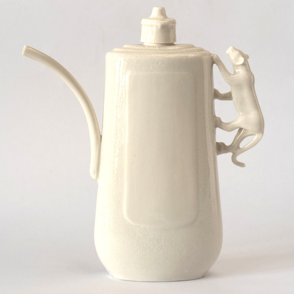 Esta porcelana blanca busca llegar a lo esencial con el lema ‘teinai na seikatsu’, vivir con esmero, con el saber hacer de sus maestros de Japón