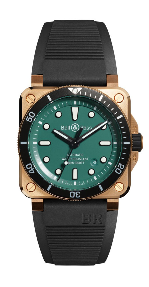 Gracias a una pátina que se desarrolla con el tiempo a medida que se oxida, el bronce confiere un alma adicional al BR 03-92 Diver Black & Green Bronze. Es un reloj que va cambiando con el transcurso de los años, mientras que su brillante esfera verde preparada para las profundidades se mantiene intacta