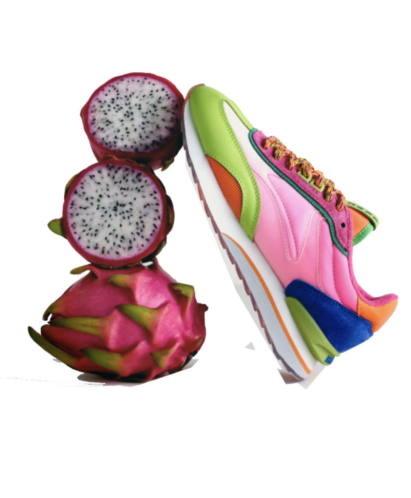 Artistas emergentes de todo el mundo diseñan las suelas de estas 'sneakers'. Tras el español Albert Madaula y la mexicana Minerva GM, la marca fusiona de nuevo el arte con el calzado urbano contando con Yukai Du, ilustradora y directora de animación china afincada en el Reino Unido