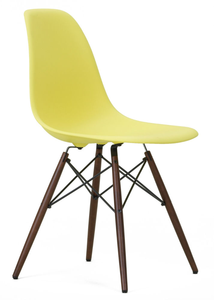 La guardiana del legado de Charles y Ray Eames no olvida la puesta al día de los diseños del matrimonio. Las Plastic Chairs ya se fabrican con residuos plásticos reciclados