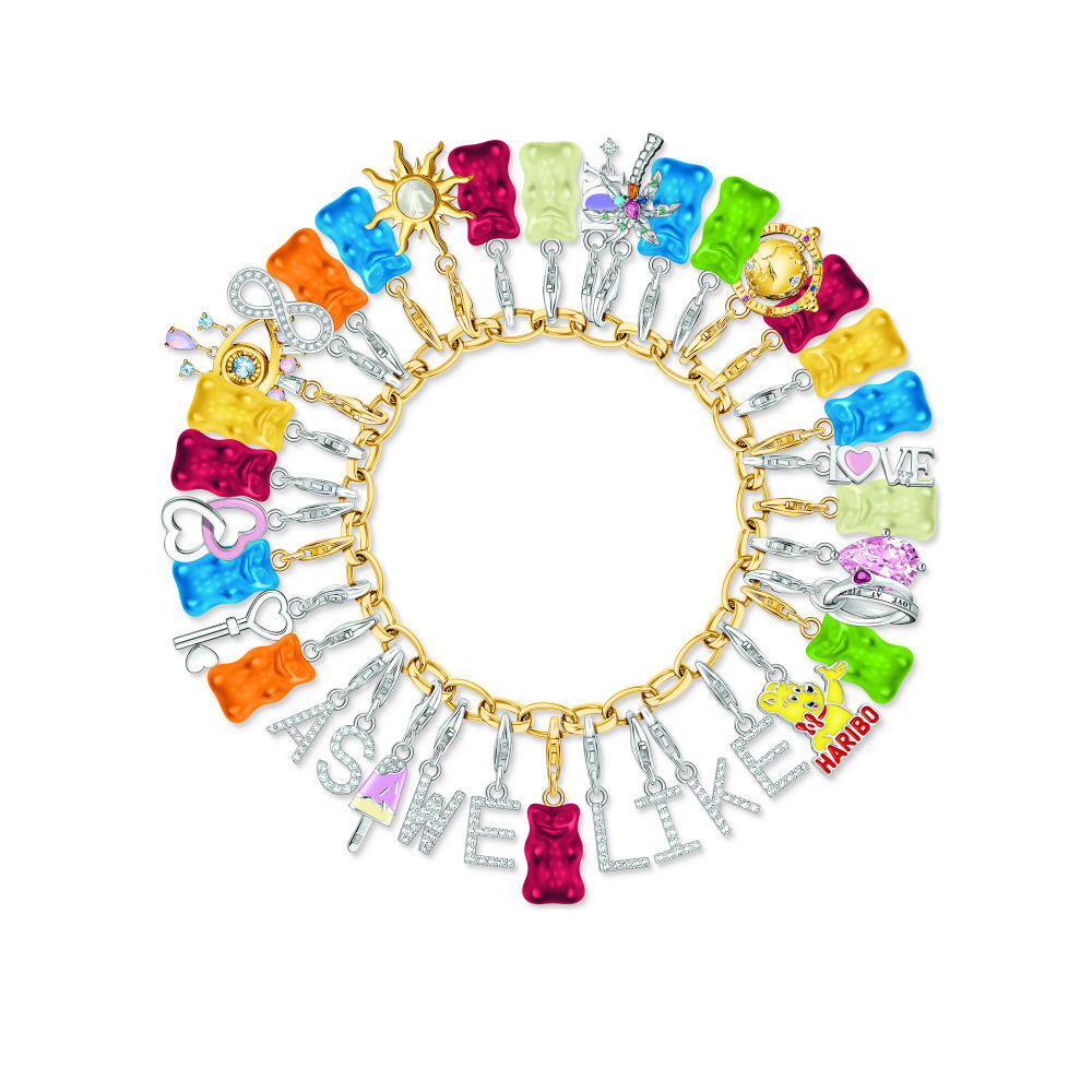 Un nuevo 'charm' evoca una apetecible gominola. Emulando los sabores a naranja, piña y fresa, el abalorio se integra en la primera colaboración de Haribo con la industria