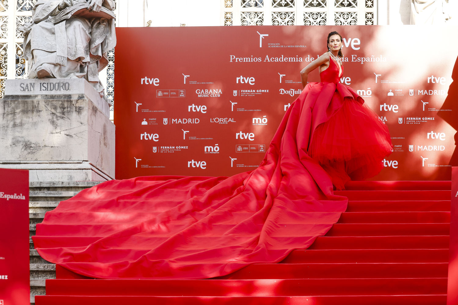 Nieves Álvarez en los Premios de la Moda Española