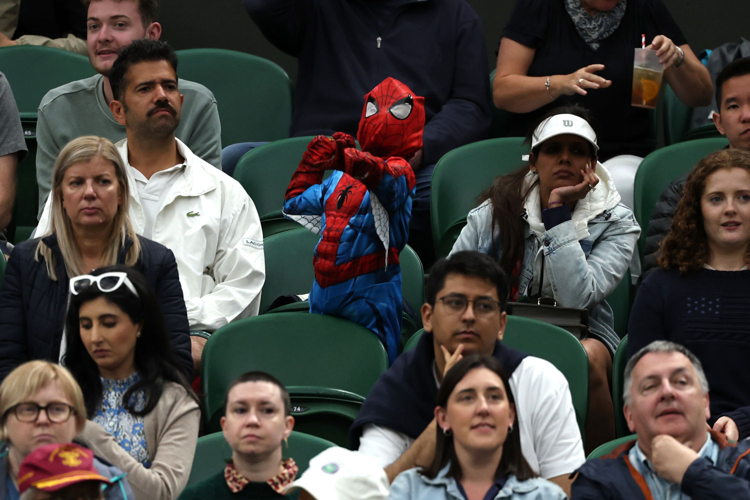 Ni Spider-man ha querido perderse el partido desde las gradas.