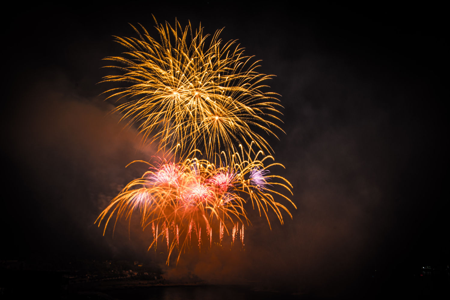 Espectacular castillo de luz en la 32ª edición del Concurso internacional de fuegos artificiales de Tarragona.