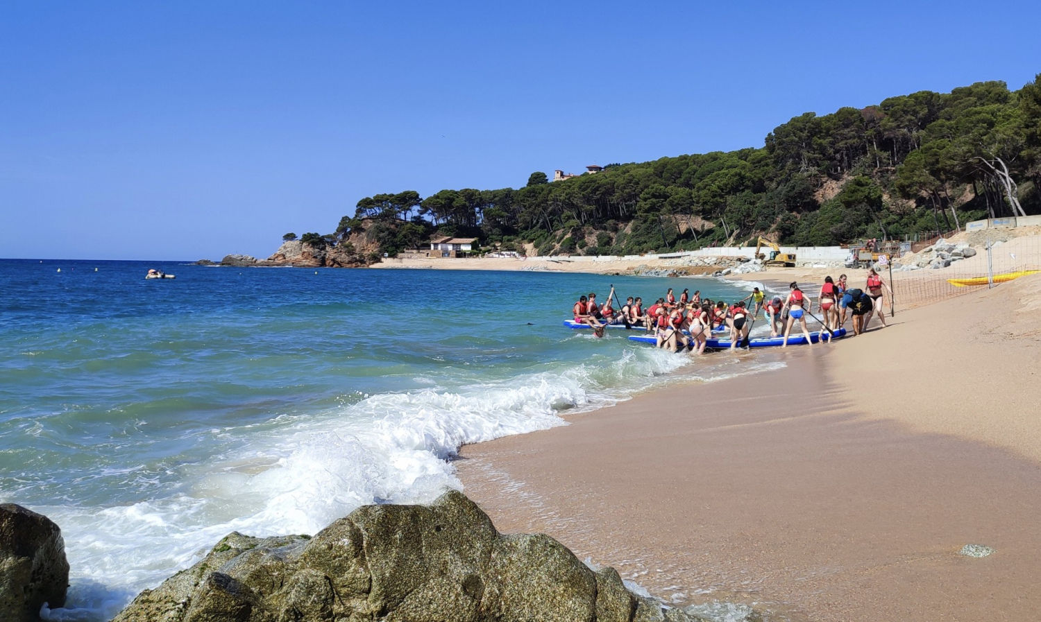 Actividades de verano sobre aguas del Mediterráneo en Lloret de mar.