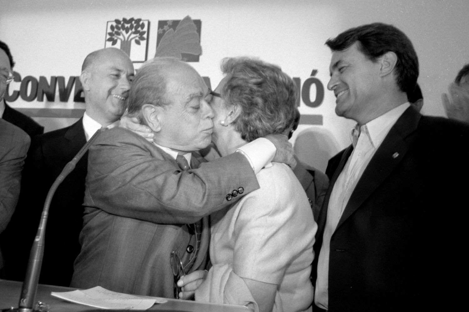 Celebración de los resultados electorales la noche de las elecciones autonómicas de 1999.