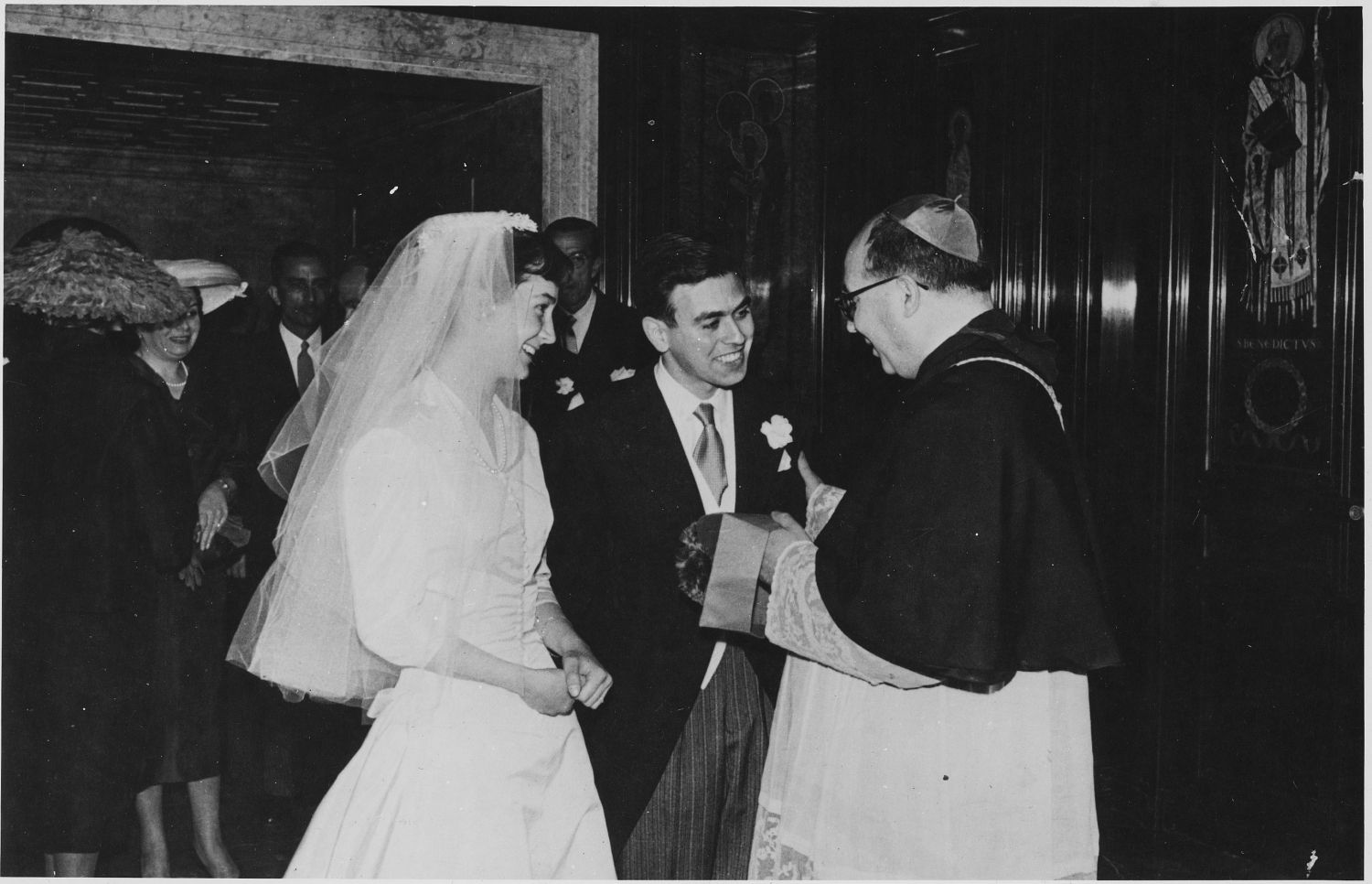 Jordi Pujol y Marta Ferrusola, en el día de su boda con el abad Escarré, en 1956.