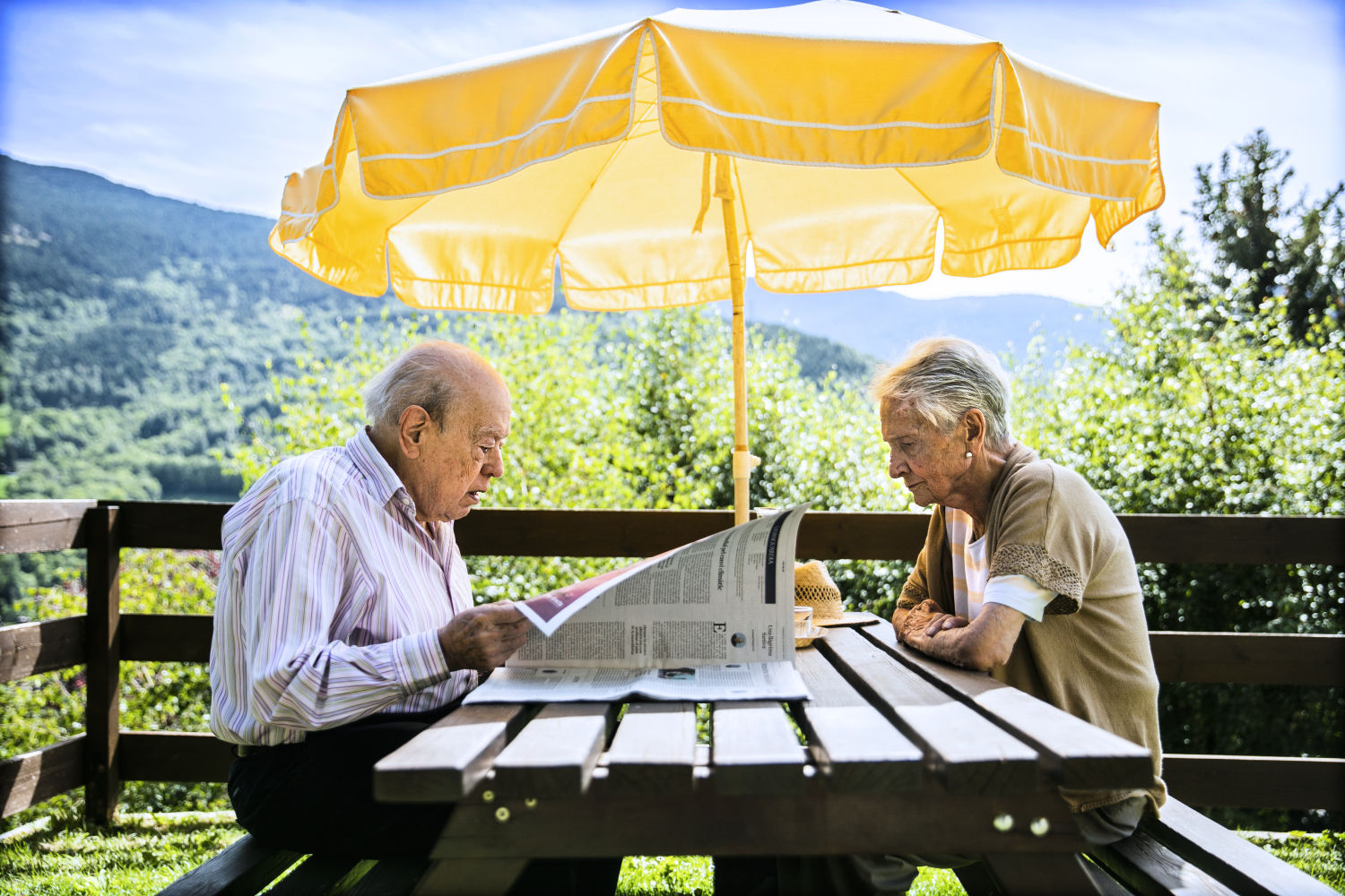 Jordi Pujol y Marta Ferrusola, en la casa familiar de los Pujol Ferrusola en Queralbs, donde pasaban los veranos con la familia.