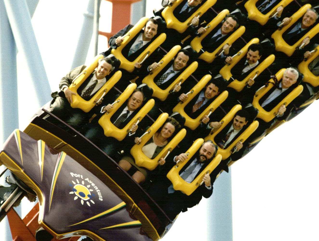 Jordi Pujol y Marta Ferrusola, en la atracción Dragon Khan de Port Aventura.