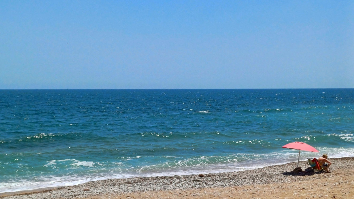 Disfrutando de la playa de L'Ametlla de Mar en solitario.