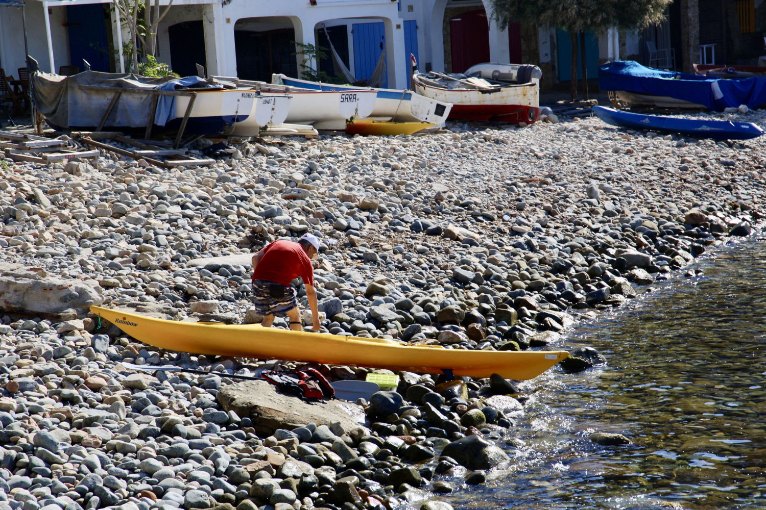 Preparándose para salir al mar, en Cala S’Alguer.