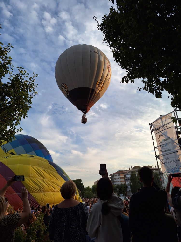 Fotografiando a los globos en el European Balloon Festival.