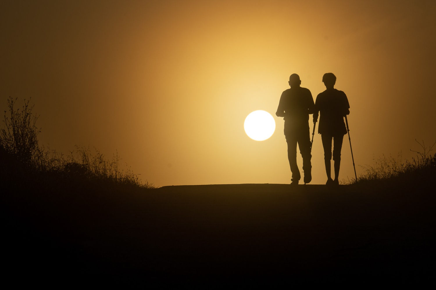 Caminando hacia el sol naciente.