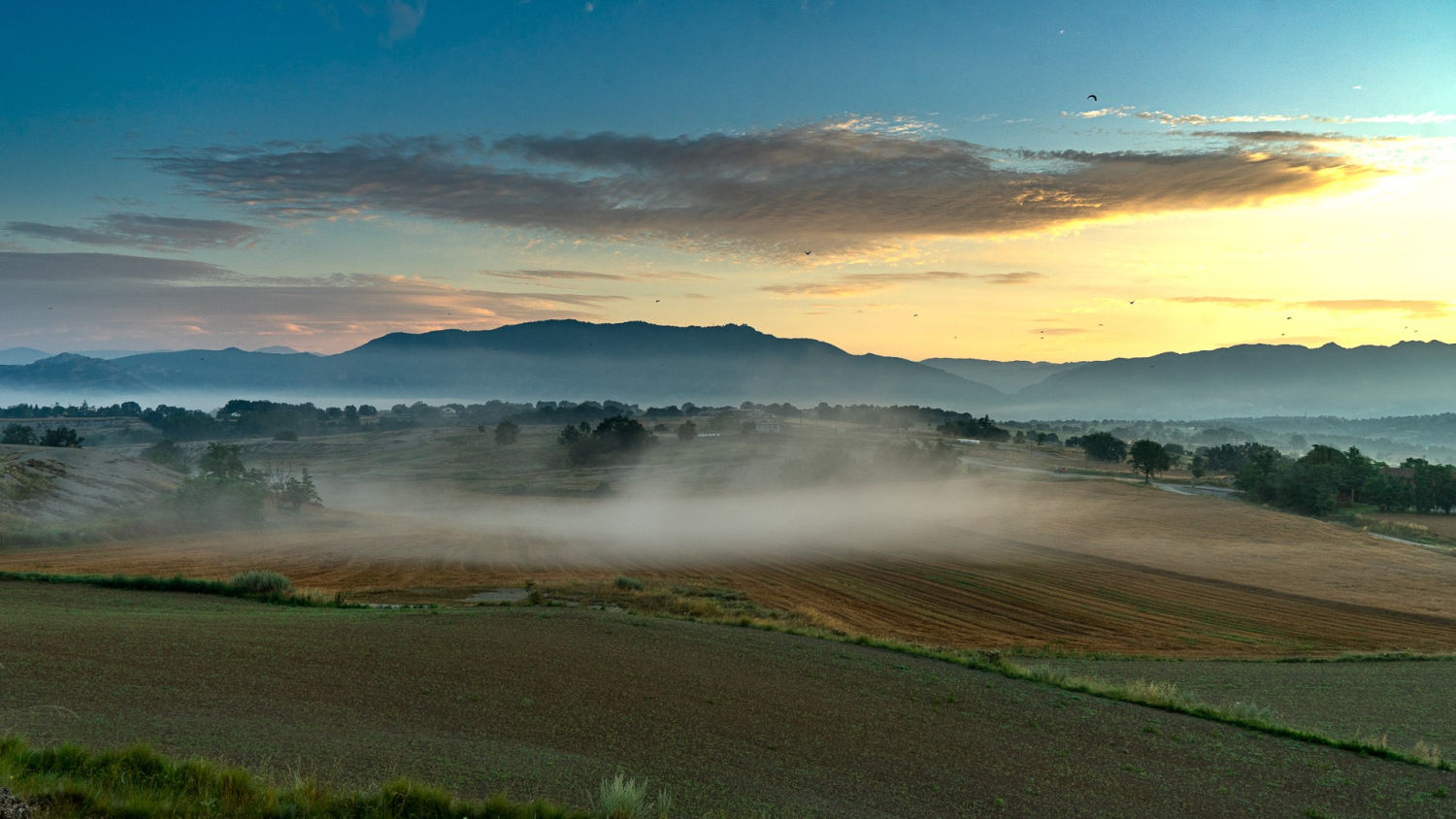 Nube lenticular sobre el valle de la neblina.