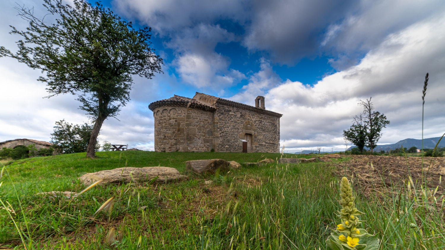 Día de temperatura agradable de verano en Sant Fruitós de Quadres (o del Grau), en Granollers de La Plana (Gurb).
