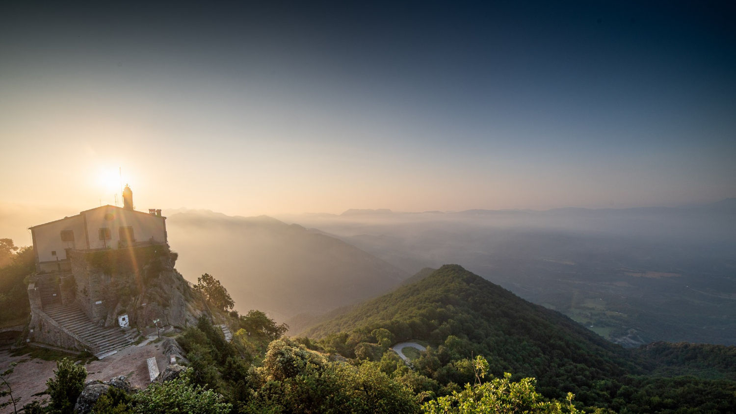 El mirador de la niebla en verano en Bellmunt.