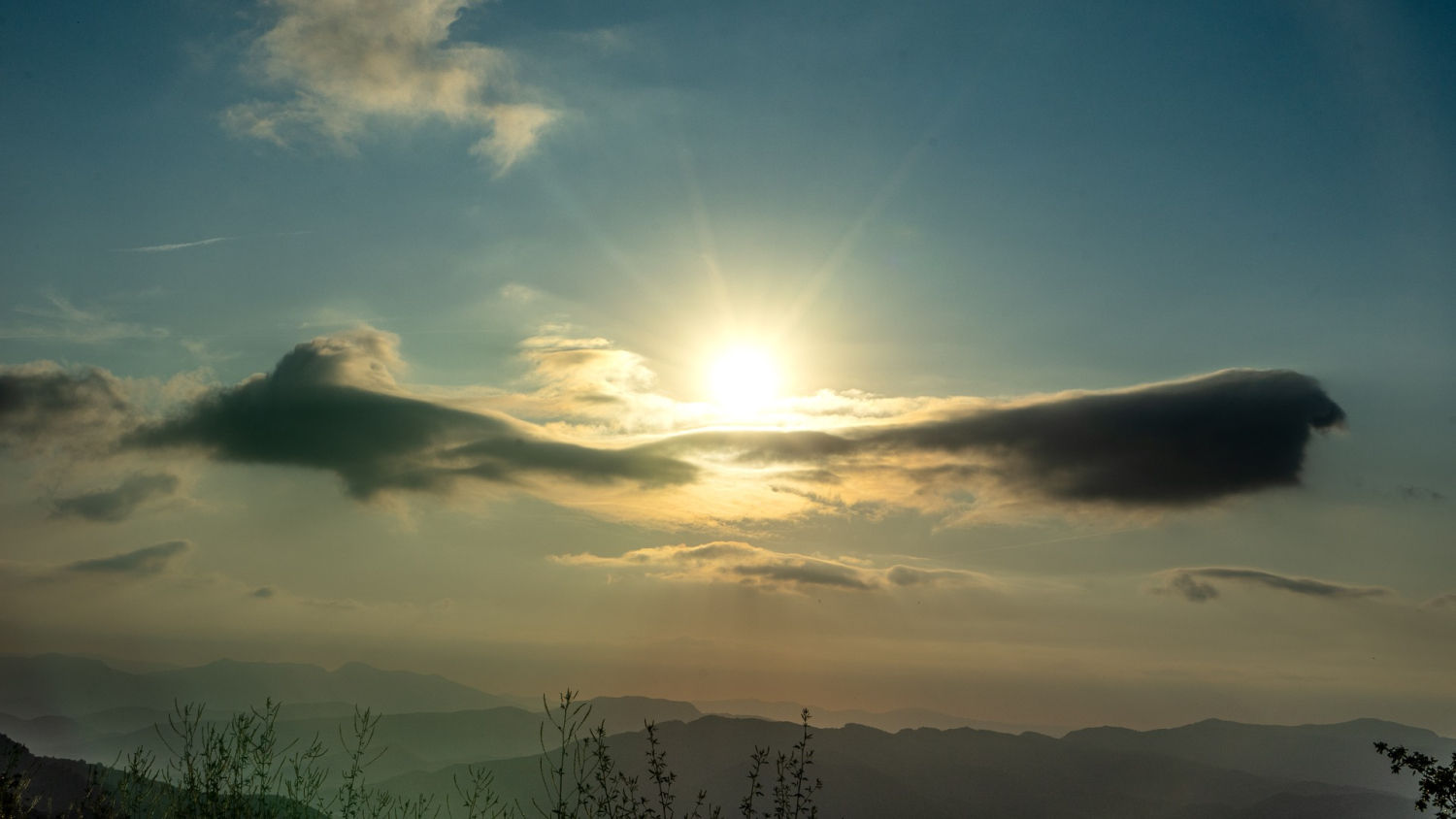 Nubes de verano en la Vall d'en Bas.