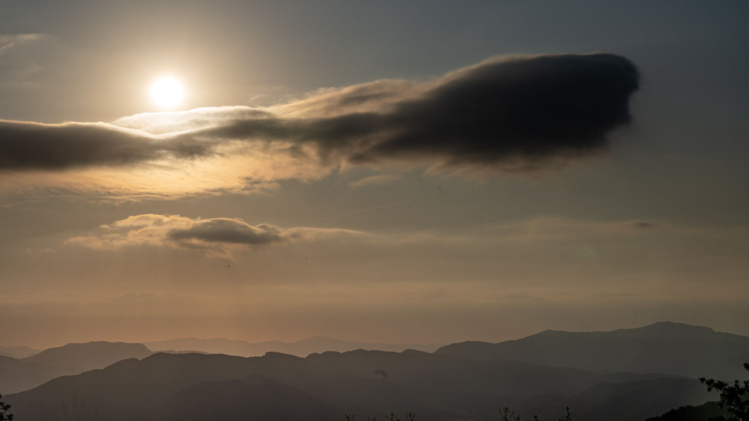 Nubes y nieblas altas en el Puigsacalm.