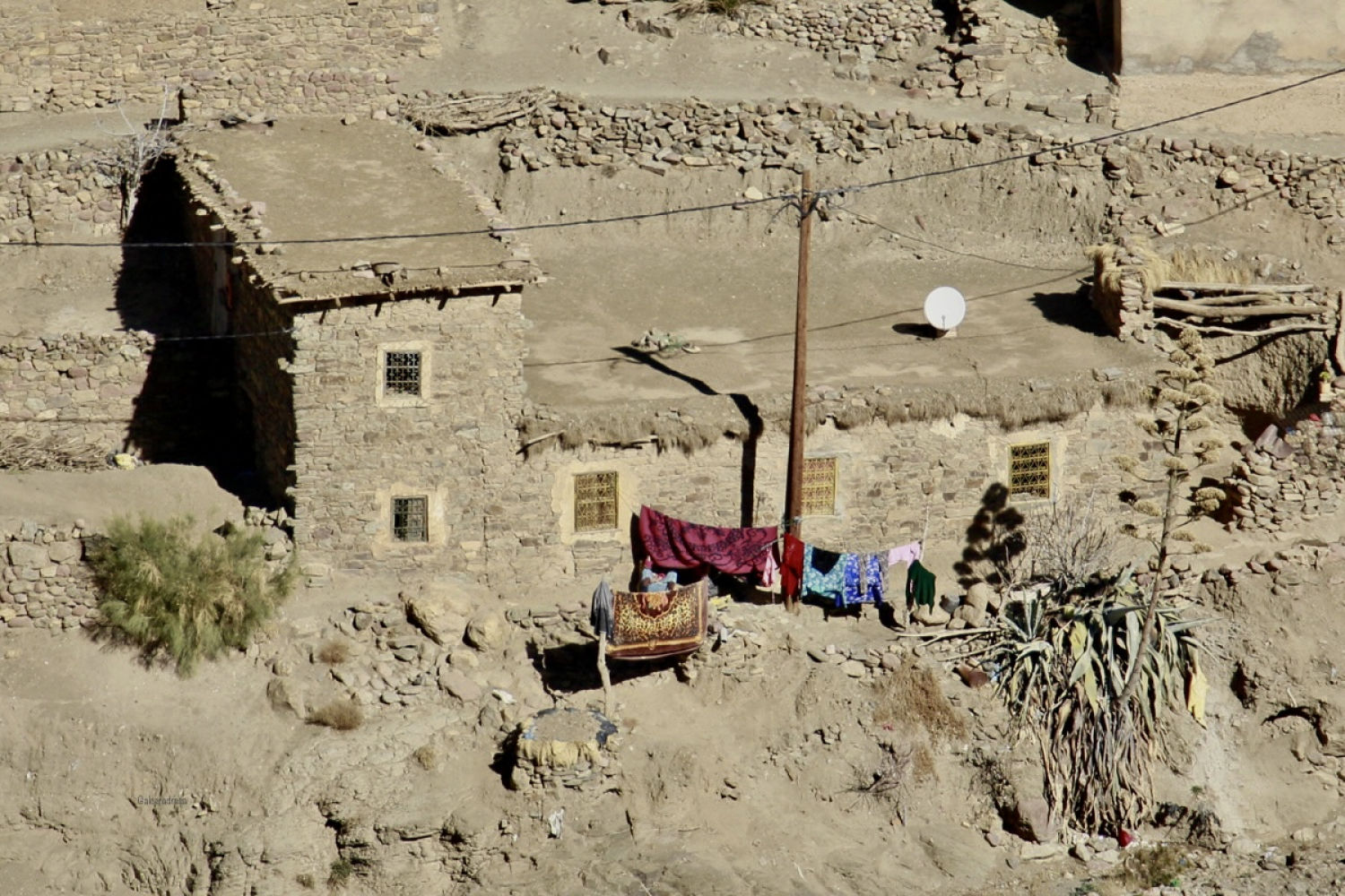 Ropa tendida en una casa del ksar de Ait Ben Haddou.
