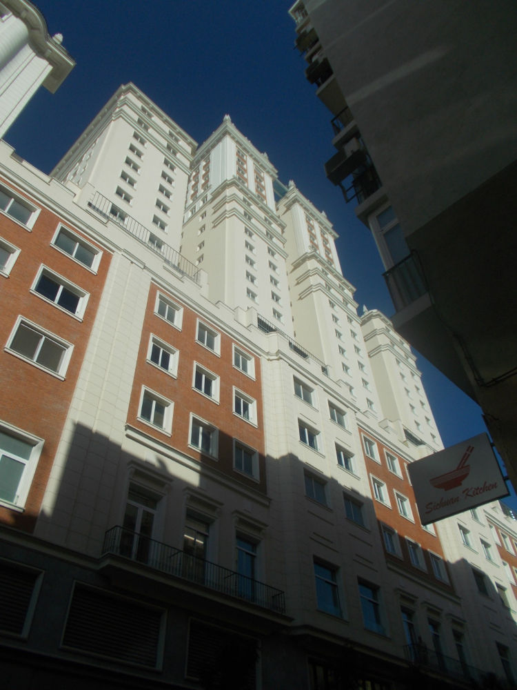 Edificios de estilo neoyorquino en la Gran Vía de Madrid.